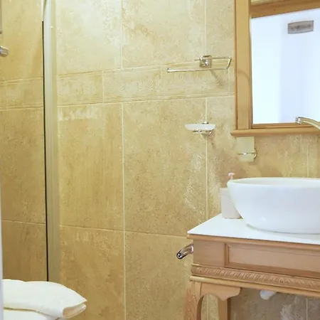 Διαμέρισμα Pleasant Flat Near Vibrant Attractions In Balat, Fatih *