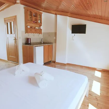 Pleasant Flat Near Vibrant Attractions In Balat, Fatih Διαμέρισμα *